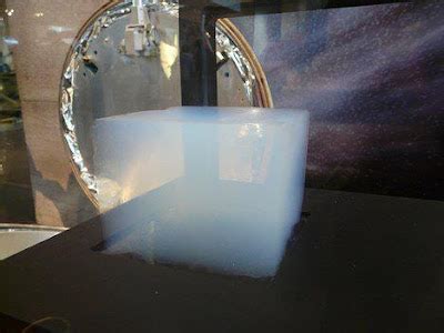  Aerogel: นวัตกรรมเบาเหมือนขนนก แข็งแกร่งเท่าเหล็ก!